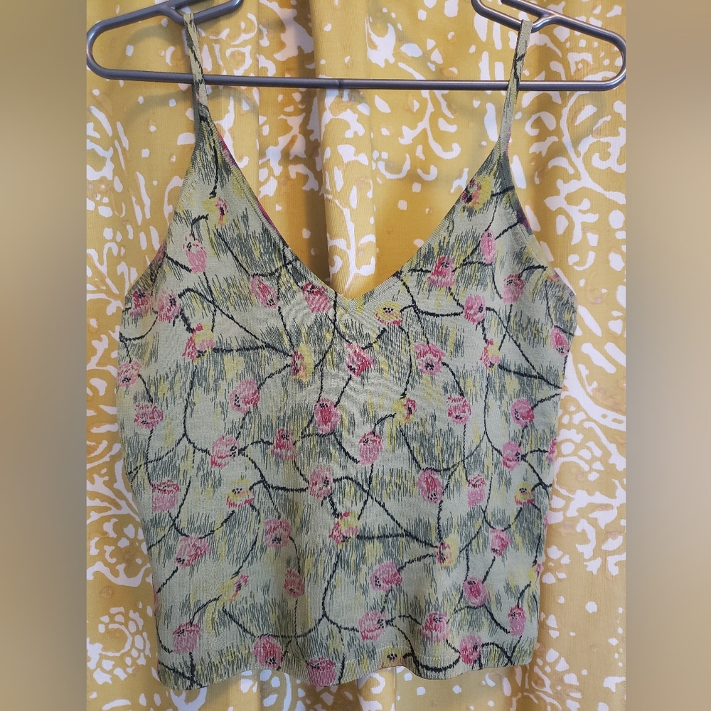 Lovely Spring Floral tank top in women's medium